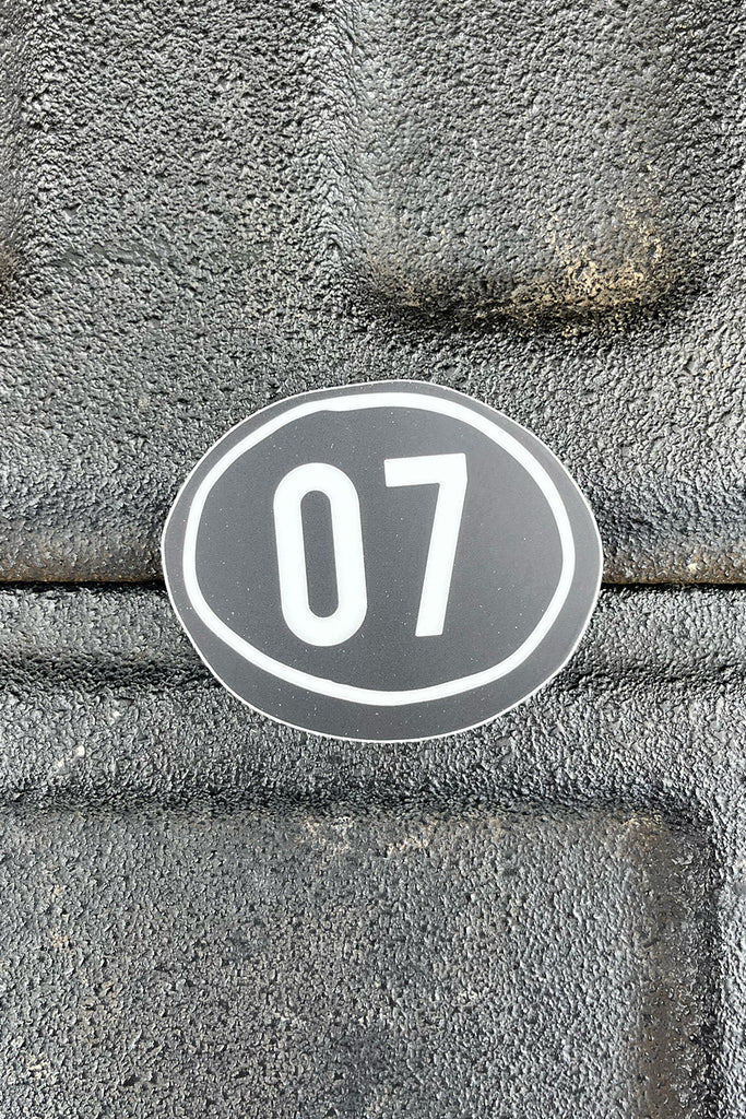 07 round black and white sticker