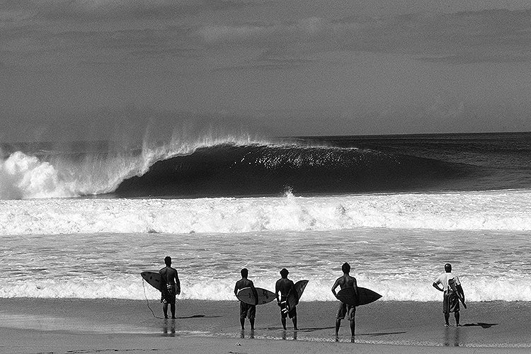 Standing Room Only custom surfing posters, prints, canvas wraps, metal, wood, acrylic and surf wall murals of a black and white photo taken at Pipeline on the North Shore of Oahu in Hawaii by award winning photographer Jack English.